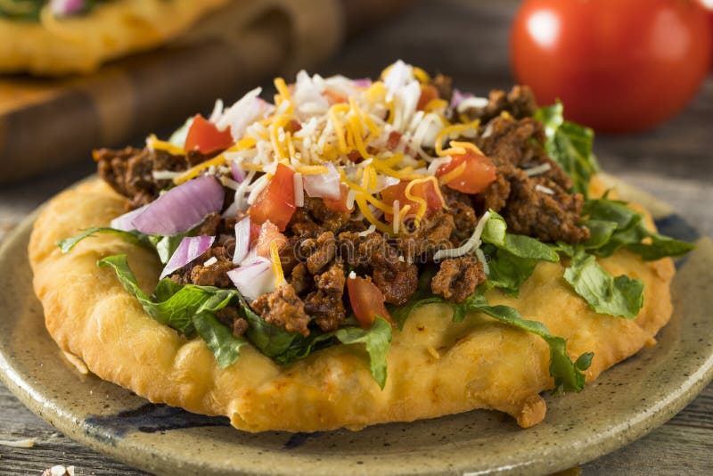 Zelfgemaakte Indiase Frybread Tacos stock afbeelding