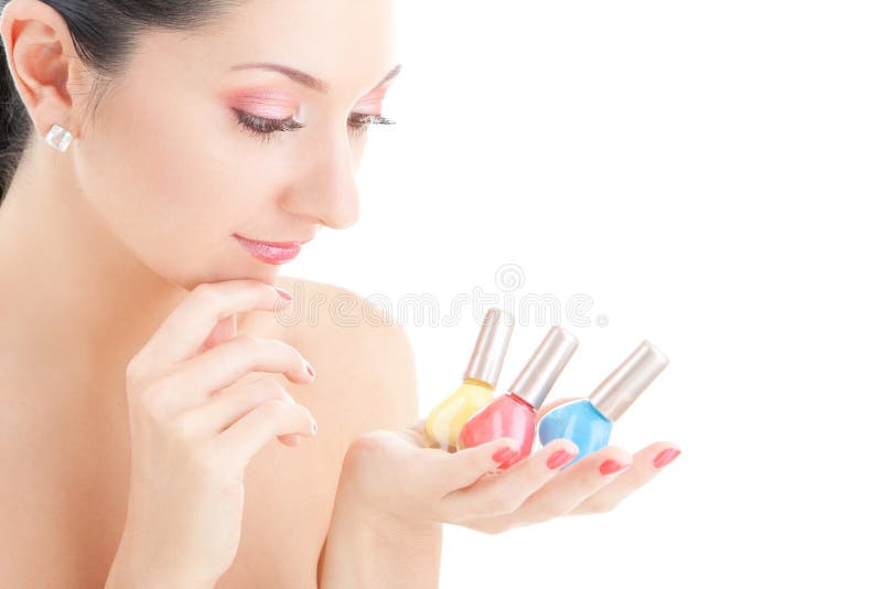 De elegante vrouw kiest de kleur van nagellak stock afbeeldingen De elegante vrouw kiest de kleur van nagellak stock afbeeldingen