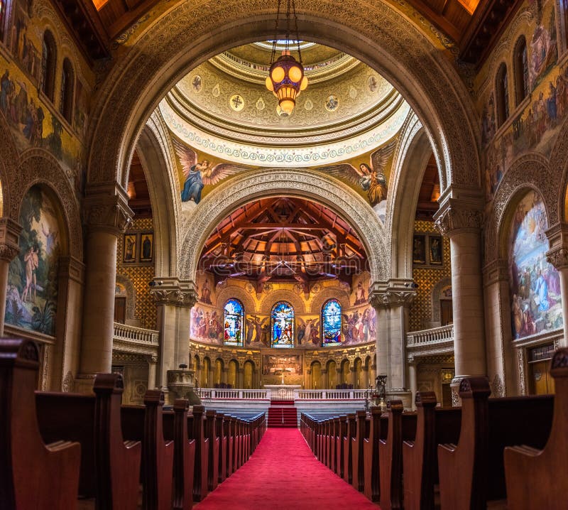 20 de fevereiro de 2018 Palo Alto/CA/EUA - vista interior da igreja memorável, área de San Francisco Bay imagem de stock 20 de fevereiro de 2018 Palo Alto/CA/EUA - vista interior da igreja memorável, área de San Francisco Bay imagem de stock