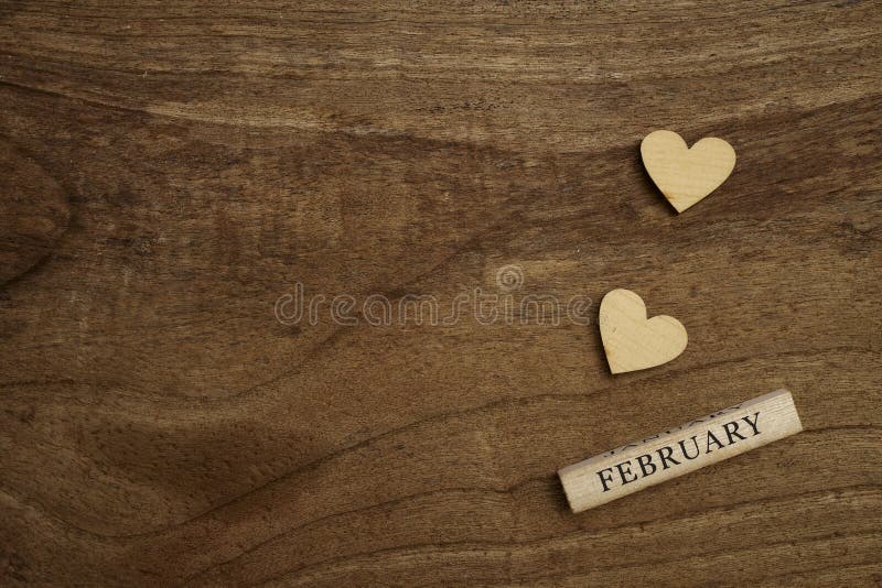 14 de fevereiro sobre o calendário do cubo de madeira