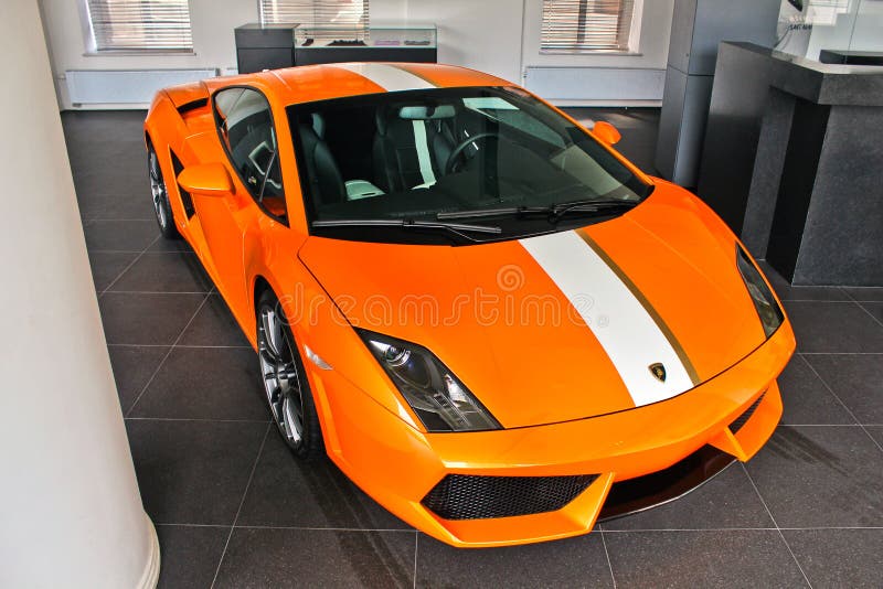 17 de fevereiro de 2011 Ucrânia, Kiev Lamborghini Gallardo LP550-2 Valentino Balboni fotos de stock royalty free 17 de fevereiro de 2011 Ucrânia, Kiev Lamborghini Gallardo LP550-2 Valentino Balboni fotos de stock royalty free