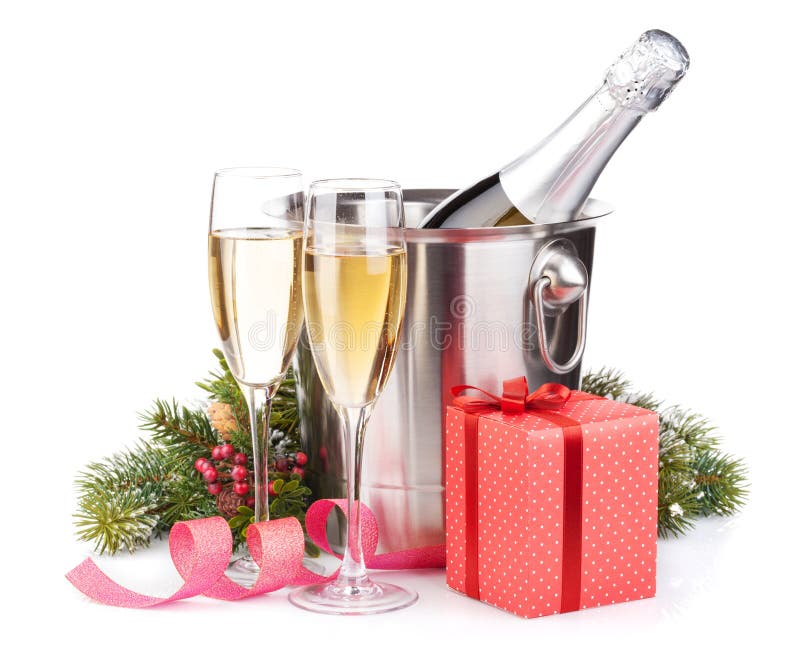 De fles van de Kerstmischampagne in emmer, glazen en giftdoos royalty-vrije stock foto's De fles van de Kerstmischampagne in emmer, glazen en giftdoos royalty-vrije stock foto's