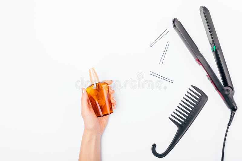 De fles van de de handholding van het wijfje kosmetische olie stock foto De fles van de de handholding van het wijfje kosmetische olie stock foto