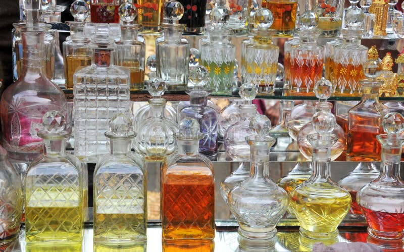 De flessen van het parfum royalty-vrije stock afbeeldingen De flessen van het parfum royalty-vrije stock afbeeldingen