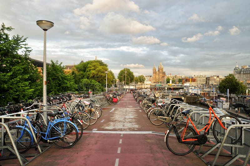 De Garage Van De Opslag Van De Fiets, Amsterdam, Holland Redactionele
