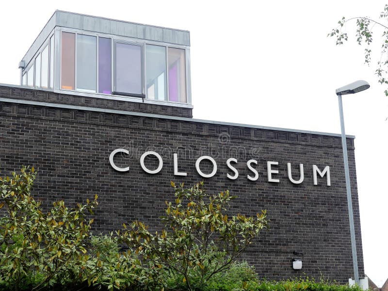 De gastvrijheid en het vermaaktrefpunt van Watfordcolosseum, Rickmansworth-Road, Watford stock afbeeldingen De gastvrijheid en het vermaaktrefpunt van Watfordcolosseum, Rickmansworth-Road, Watford stock afbeeldingen