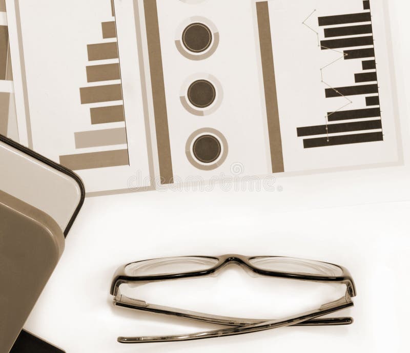 De gegevensanalyse, financieel idee, bedrijfsanalytics, marketing grafieken, marktgrafieken, statistieken rapporteert, grafisch stock afbeeldingen De gegevensanalyse, financieel idee, bedrijfsanalytics, marketing grafieken, marktgrafieken, statistieken rapporteert, grafisch stock afbeeldingen