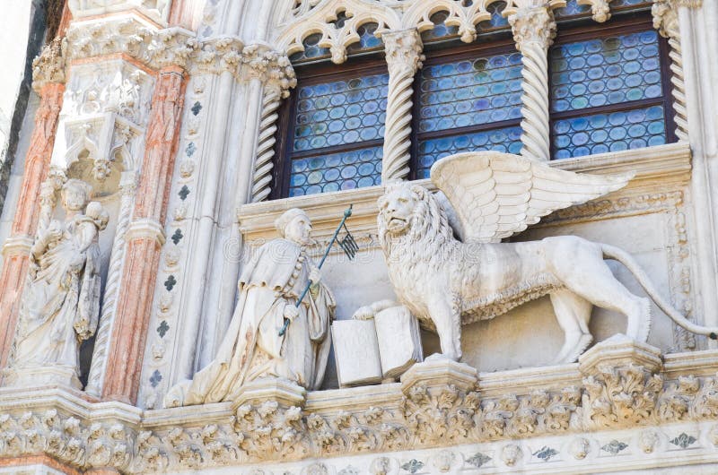 De Gevleugelde Leeuw van het Teken van Heilige, Venetië Italië stock afbeeldingen De Gevleugelde Leeuw van het Teken van Heilige, Venetië Italië stock afbeeldingen