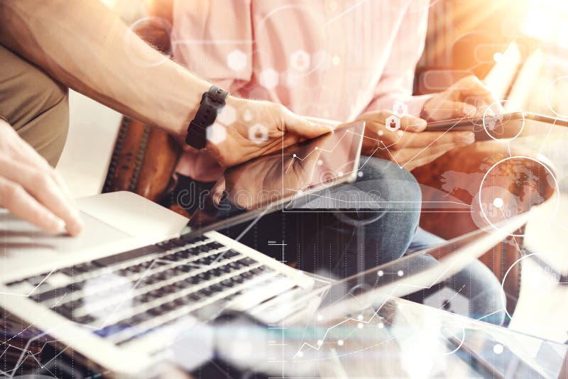 De globale Interfaces van de de Innovatiegrafiek van het Strategie Virtuele Pictogram Medewerkers die Hand Bedrijfsoplossing make royalty-vrije stock afbeelding De globale Interfaces van de de Innovatiegrafiek van het Strategie Virtuele Pictogram Medewerkers die Hand Bedrijfsoplossing make royalty-vrije stock afbeelding