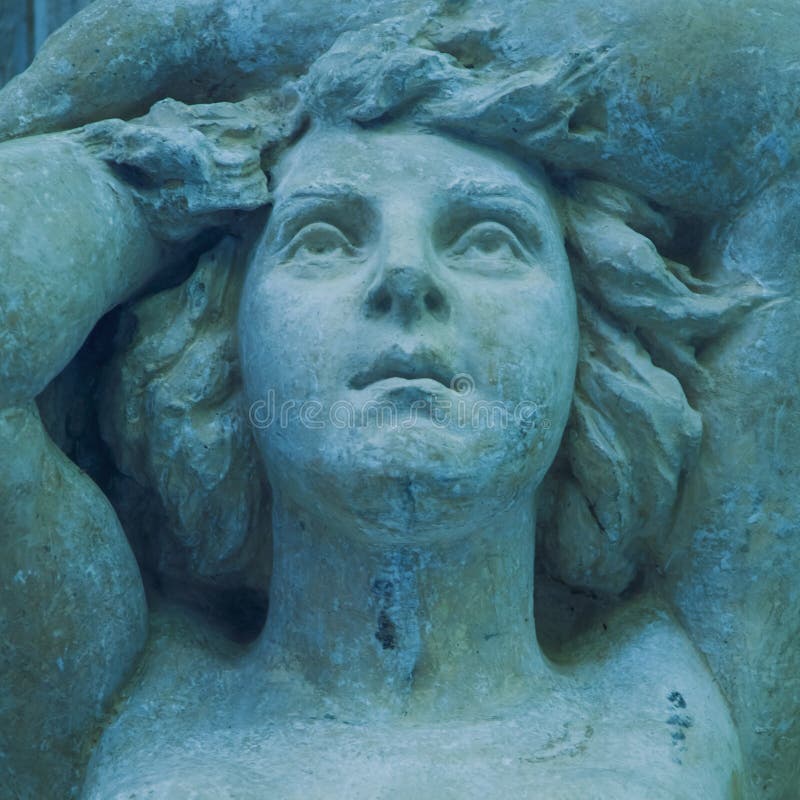 De godin Hera is oudste dochter Kronos en Rei, zuster en vrouw van Zeus Fragment van oud standbeeld stock foto's De godin Hera is oudste dochter Kronos en Rei, zuster en vrouw van Zeus Fragment van oud standbeeld stock foto's