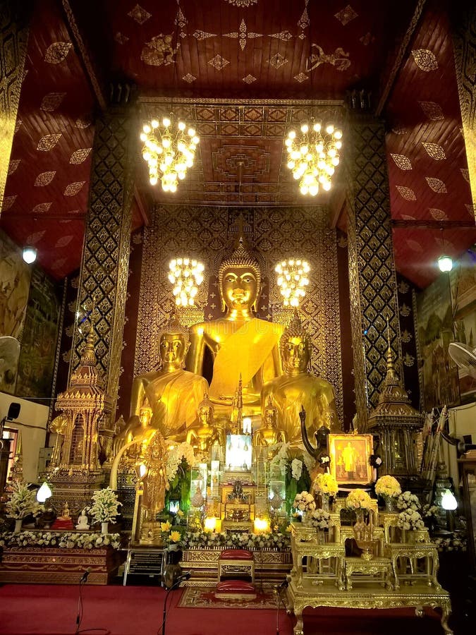 De gouden Beelden van Boedha in Thailand royalty-vrije stock afbeelding De gouden Beelden van Boedha in Thailand royalty-vrije stock afbeelding