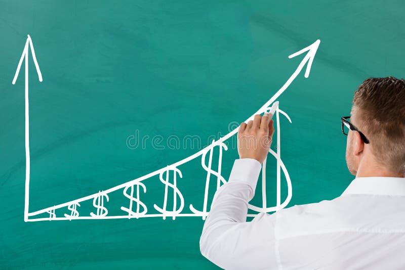 De Grafiek van zakenmandrawing increasing dollar royalty-vrije stock foto's De Grafiek van zakenmandrawing increasing dollar royalty-vrije stock foto's