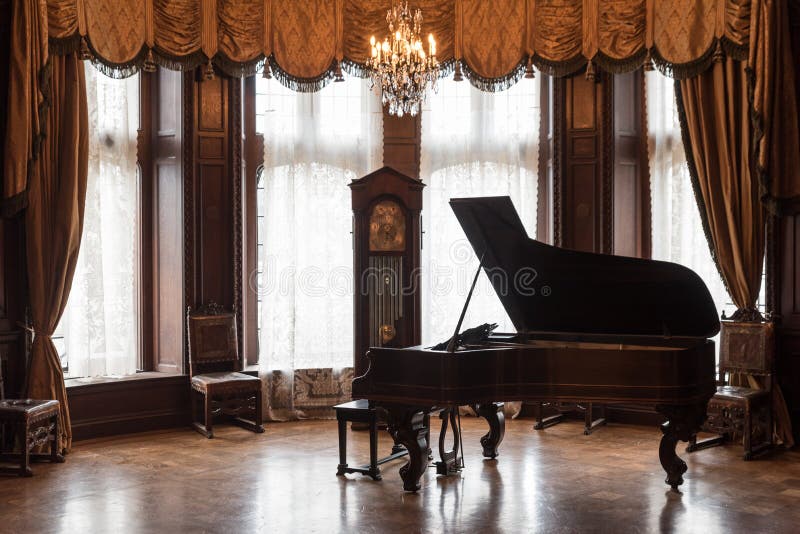 De grote piano bij het huis van Casa Loma in Toronto Canada royalty-vrije stock afbeeldingen De grote piano bij het huis van Casa Loma in Toronto Canada royalty-vrije stock afbeeldingen