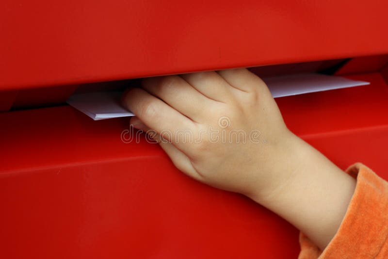 Herkenning calcium Bewolkt De Hand Die Van Kinderen Brief in Brievenbus Zetten Stock Afbeelding -  Image of bericht, rood: 45663565