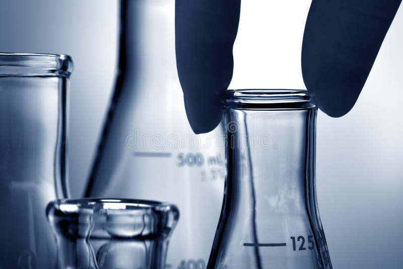De Hand van de Wetenschapper van de Apparatuur van het laboratorium stock fotografie De Hand van de Wetenschapper van de Apparatuur van het laboratorium stock fotografie