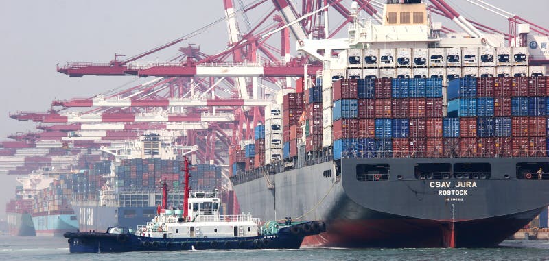 De haven van Qingdao stock afbeeldingen De haven van Qingdao stock afbeeldingen