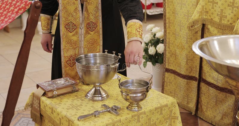 De Heilige Vader zegent het water in de Orthodoxe Kerk
