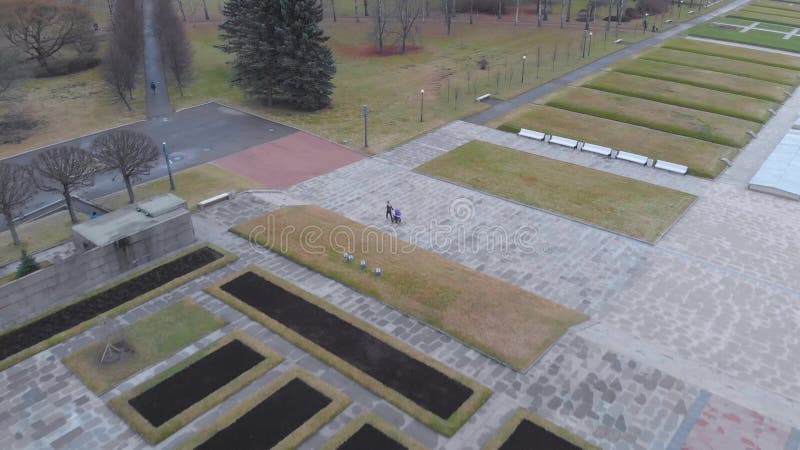 De herdenkingsmening piskaryovskoye begraafplaatspanorama van boven van de antenne.