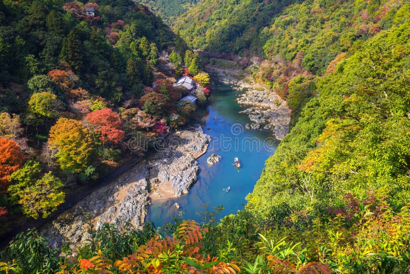 De herfst op Arashiyama-meningspunt royalty-vrije stock foto's De herfst op Arashiyama-meningspunt royalty-vrije stock foto's