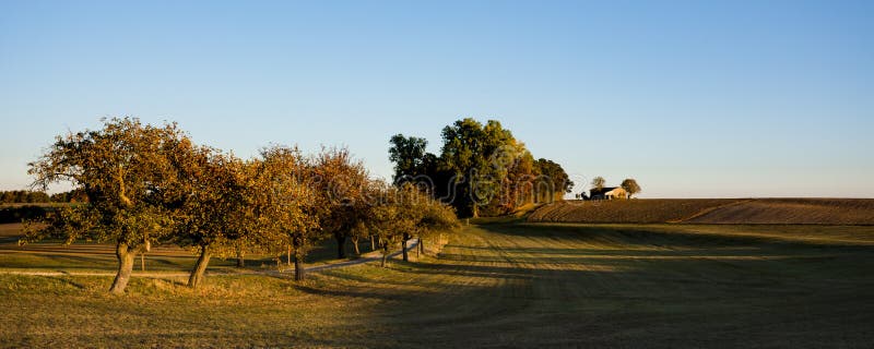 De herfstscène op de route genoemd Romantische Weg, Duitsland royalty-vrije stock fotografie De herfstscène op de route genoemd Romantische Weg, Duitsland royalty-vrije stock fotografie