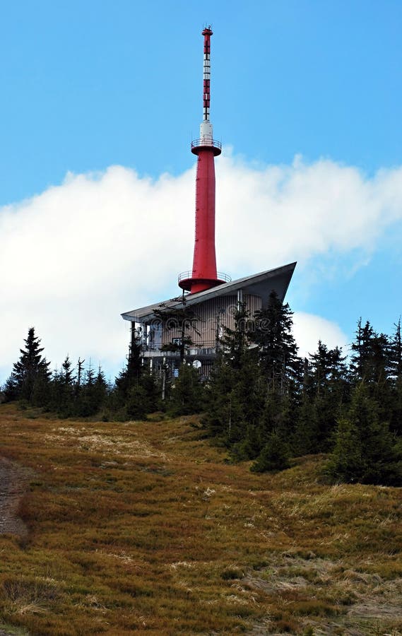 De heuvel van Lysahora met TV-zender royalty-vrije stock foto's