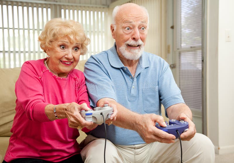 De hogere Videospelletjes van het Spel van het Paar stock afbeelding De hogere Videospelletjes van het Spel van het Paar stock afbeelding