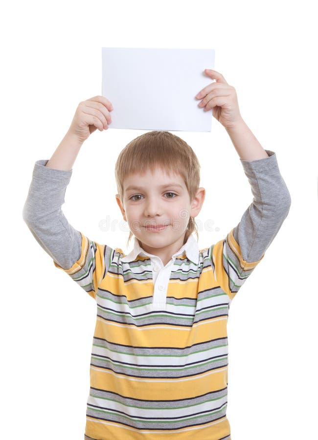 De holdings leeg blad van de jongen van document stock afbeeldingen De holdings leeg blad van de jongen van document stock afbeeldingen