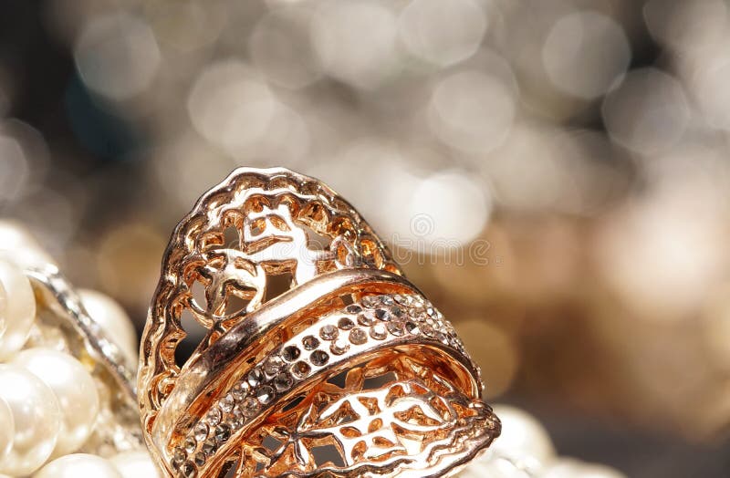 De hoogwaardige toebehoren van de Gemmensteen, Goud, Diamant, Robijn, Parel, e stock foto De hoogwaardige toebehoren van de Gemmensteen, Goud, Diamant, Robijn, Parel, e stock foto