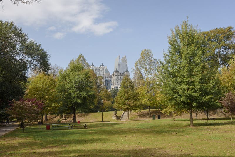 De horizon van Atlanta van Piemonte-Park royalty-vrije stock fotografie De horizon van Atlanta van Piemonte-Park royalty-vrije stock fotografie