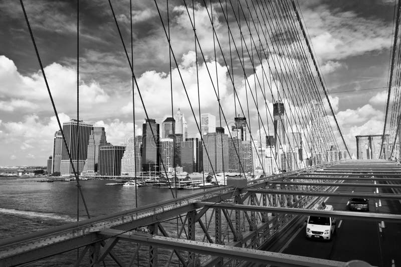 De horizon van New York, mening van de brug van Brooklyn, zwarte een wit royalty-vrije stock foto's De horizon van New York, mening van de brug van Brooklyn, zwarte een wit royalty-vrije stock foto's
