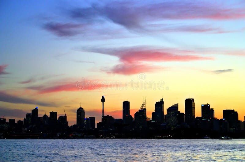 De horizon van Sydney bij nacht