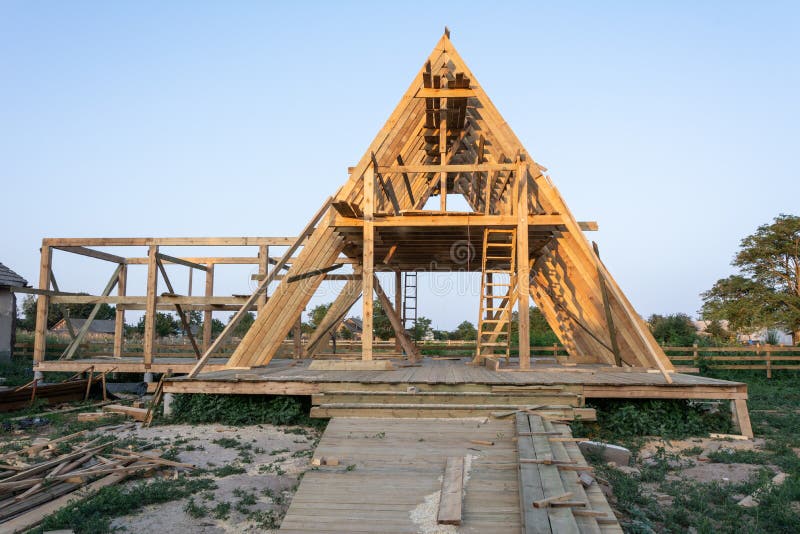 heldin rechtop Humoristisch De Houten Structuur Van Het Gebouw De Houten Bouw Van Het Kaderhuis Stock  Afbeelding - Image of project, materialen: 125106917