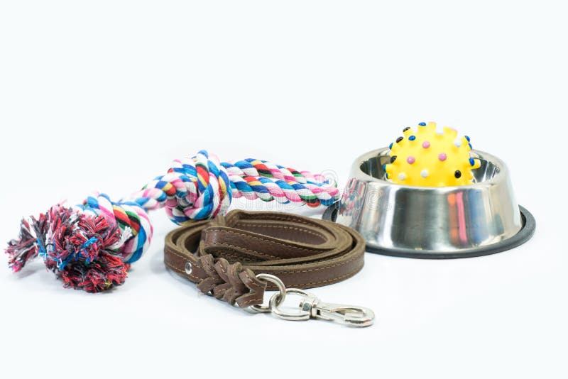 De huisdierenlevering pakt roestvrije kom, kabel, rubberspeelgoed aan stock fotografie De huisdierenlevering pakt roestvrije kom, kabel, rubberspeelgoed aan stock fotografie