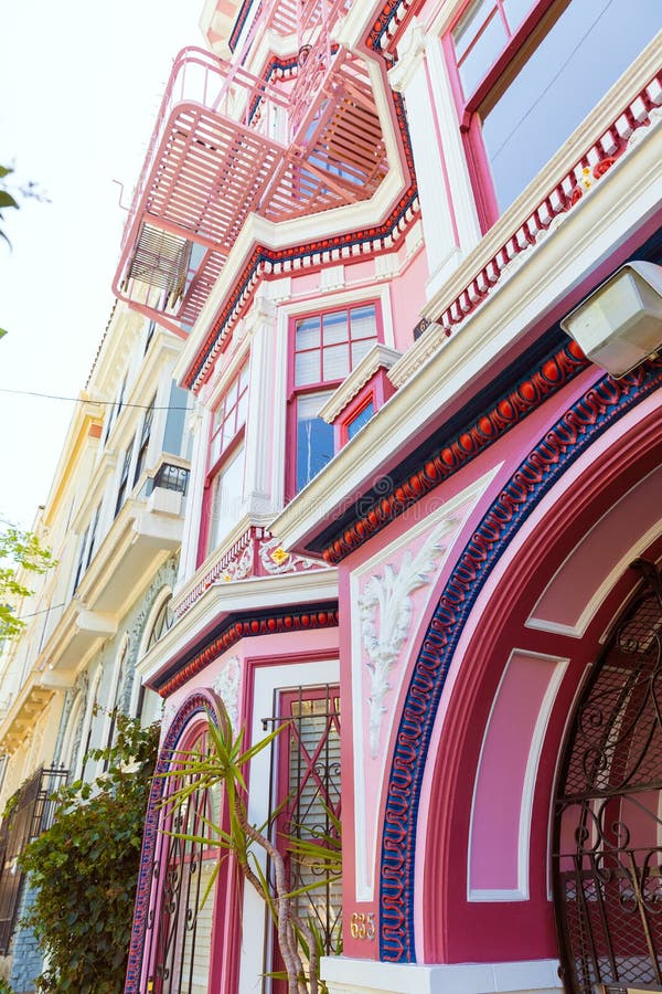 De huizen van San Francisco Victorian in Haight Ashbury Californië royalty-vrije stock foto De huizen van San Francisco Victorian in Haight Ashbury Californië royalty-vrije stock foto