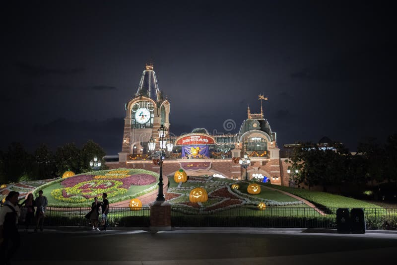 De ingang van Shanghai, China Disneyland stock afbeeldingen