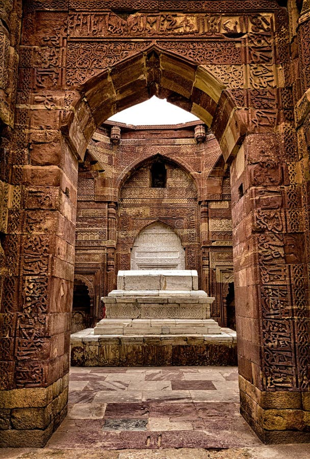 A view of the sarcophagus inside the tomb of Sultan Iltutmish at the Qutub Minar Complex in Mehrauli, Delhi, India. A view of the sarcophagus inside the tomb of Sultan Iltutmish at the Qutub Minar Complex in Mehrauli, Delhi, India