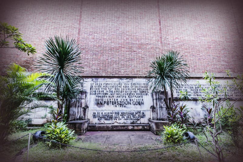 De inschrijving beschrijft de lijst van de huidige Gouverneur General van Batavia Djakarta, bij Marionettenmuseum Het oude Gebied stock afbeelding De inschrijving beschrijft de lijst van de huidige Gouverneur General van Batavia Djakarta, bij Marionettenmuseum Het oude Gebied stock afbeelding
