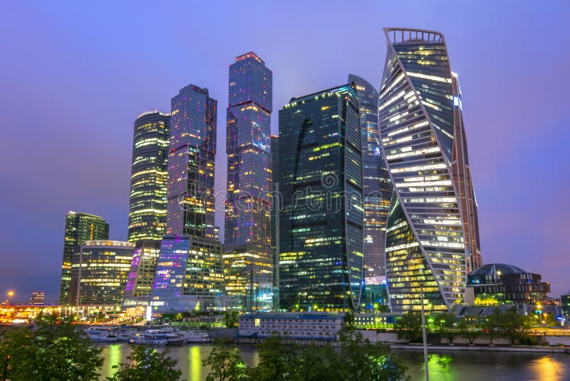 De internationale van Commercieel Stad Centrummoskou bij zonsondergang, Rusland royalty-vrije stock foto De internationale van Commercieel Stad Centrummoskou bij zonsondergang, Rusland royalty-vrije stock foto