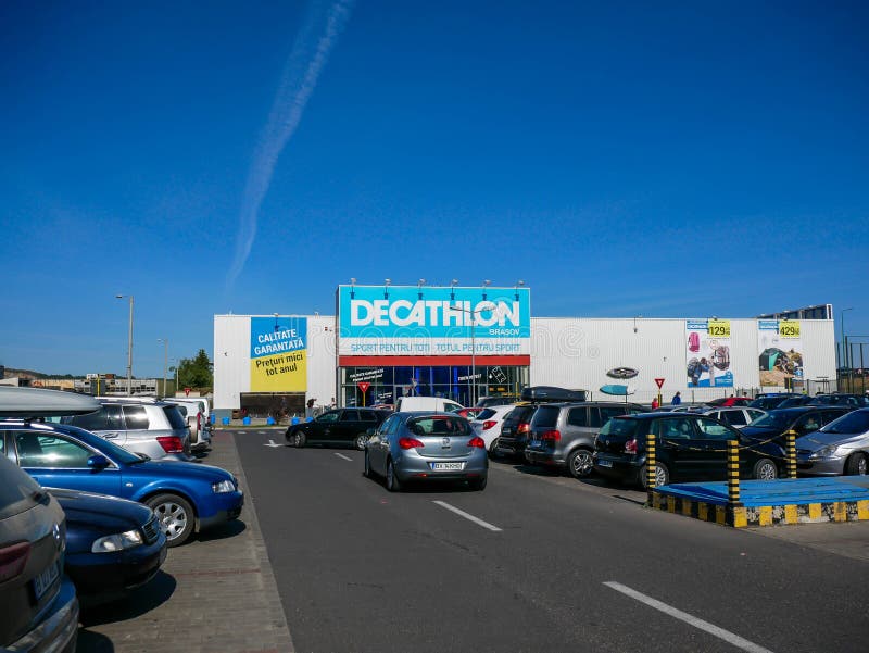 Afwijken De volgende Trouwens De Intrede Van De Winkel Van Decathlon, Een Van De Grootste Distributeurs  Van Sportkleding in Europa Redactionele Afbeelding - Image of goederen,  verdelers: 159094265