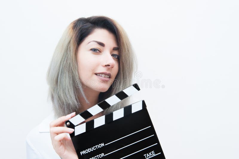 De jonge blauwe vrouw van het ogenblonde met filmklep royalty-vrije stock fotografie De jonge blauwe vrouw van het ogenblonde met filmklep royalty-vrije stock fotografie