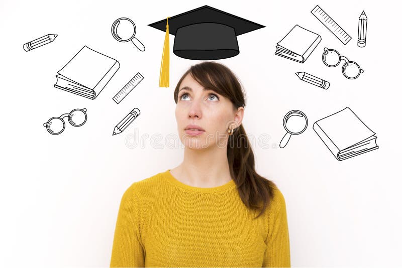 De jonge mooie vrouw denkt over onderwijs bij bedrijfssc stock foto De jonge mooie vrouw denkt over onderwijs bij bedrijfssc stock foto