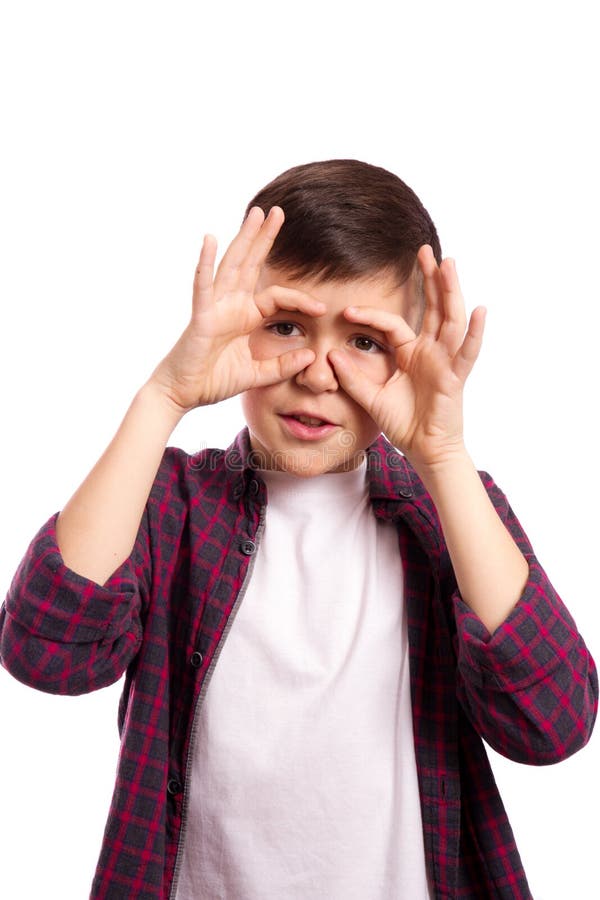De jongen vouwde zijn wapens als glazen stock foto's De jongen vouwde zijn wapens als glazen stock foto's