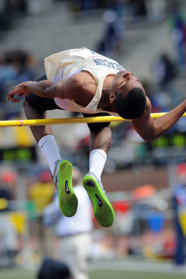 Hoogspringer van de middelbare school royalty-vrije stock foto's