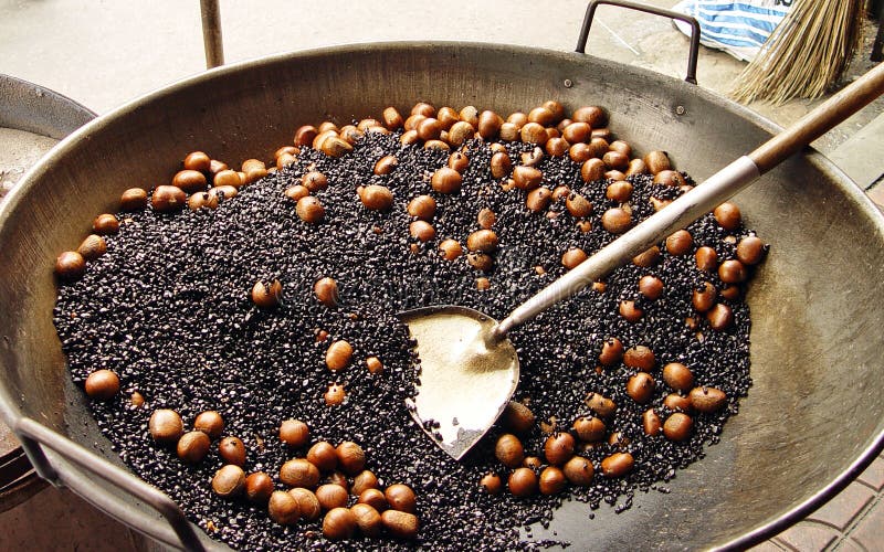 Geroosterde Kastanjes stock afbeeldingen