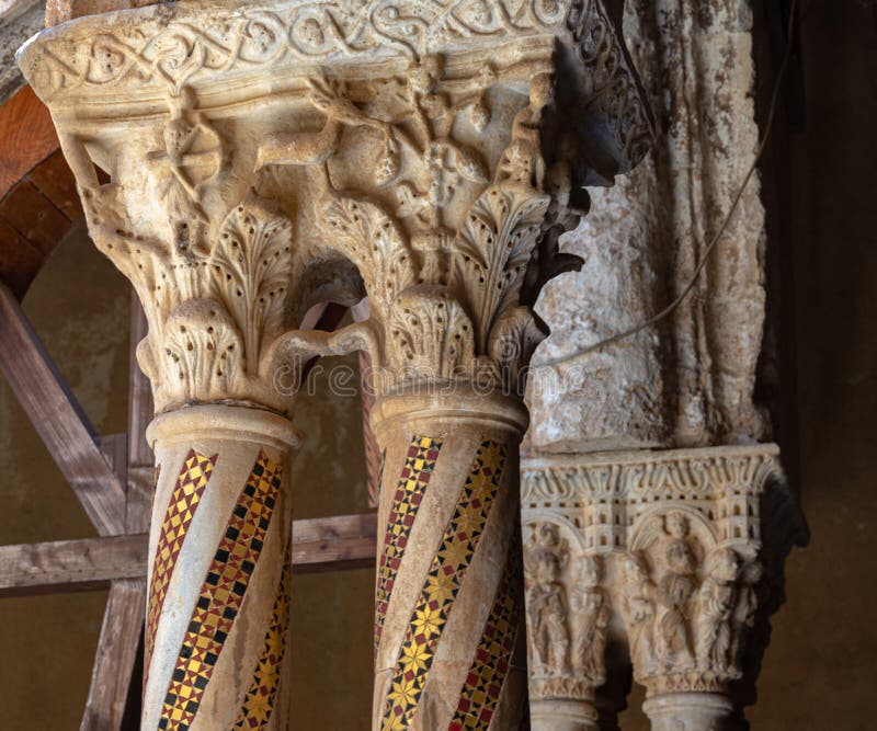 De kathedraal van Moreale op Sicilië stock foto's De kathedraal van Moreale op Sicilië stock foto's