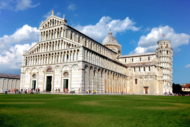 De Kathedraal van Pisa en de Toren van Pisa in Pisa, Italië De leunende toren van Pisa is één van de beroemdste toeristenbestemmi