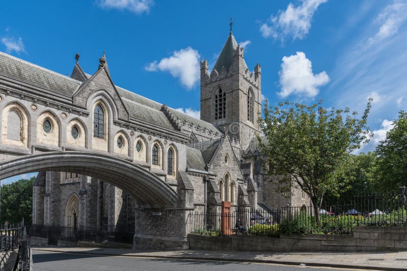 De Kerkkathedraal en verbinding van Christus met Dublinia-de Bouw, Dublin Ir royalty-vrije stock foto's De Kerkkathedraal en verbinding van Christus met Dublinia-de Bouw, Dublin Ir royalty-vrije stock foto's