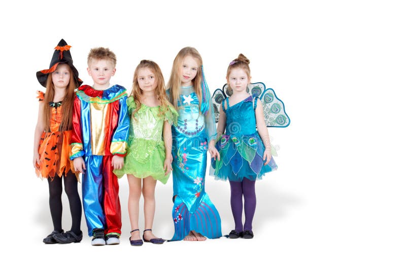 De Kinderen in Carnaval Kostuums Bevinden Zich in Lijn Foto - of menselijk, kostuum: 28969018