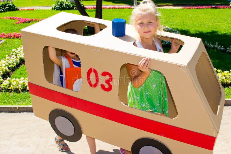 De kinderen spelen arts stock afbeeldingen De kinderen spelen arts stock afbeeldingen