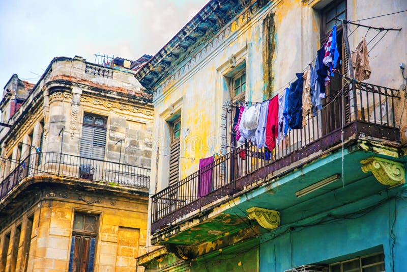 De kleurrijke gebouwen van Havana royalty-vrije stock afbeelding De kleurrijke gebouwen van Havana royalty-vrije stock afbeelding